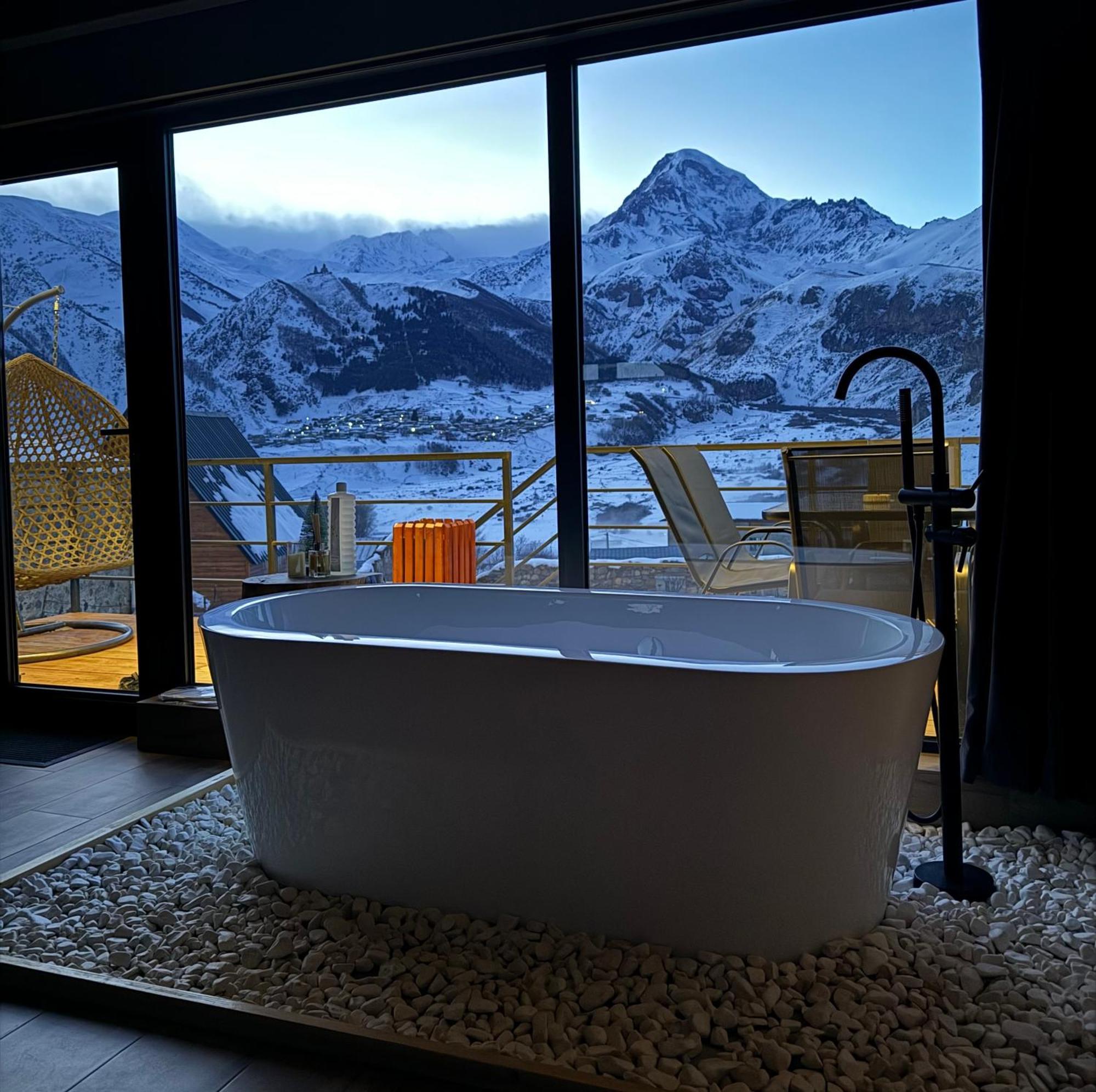 Kazbegi Story Villa Eksteriør bilde